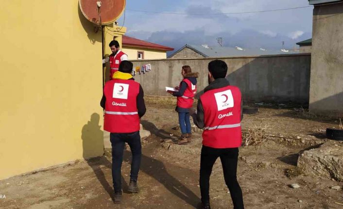 Kızılay’ın gönüllü gençleri Diyadin’de ihtiyaç sahiplerini ziyaret etti