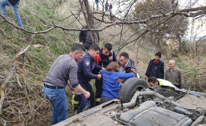 Kontrolden çıkan otomobil takla atıp şarampole düştü: 2 yaralı