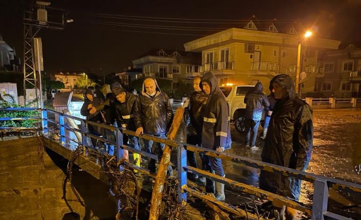 Marmaris Belediyesi ekipleri tam kadro sahada