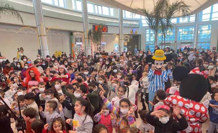 Mersin’de çocuklar için yeni yıl eğlencesi başladı