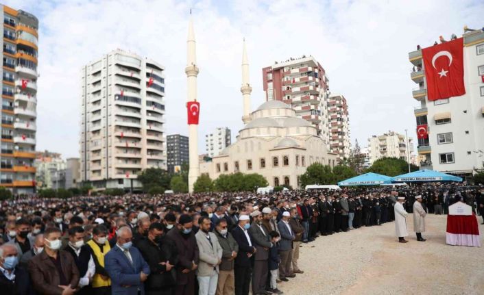 Mersin’de şehit cenazesine katılan Bakan Soylu’dan anlamlı paylaşım