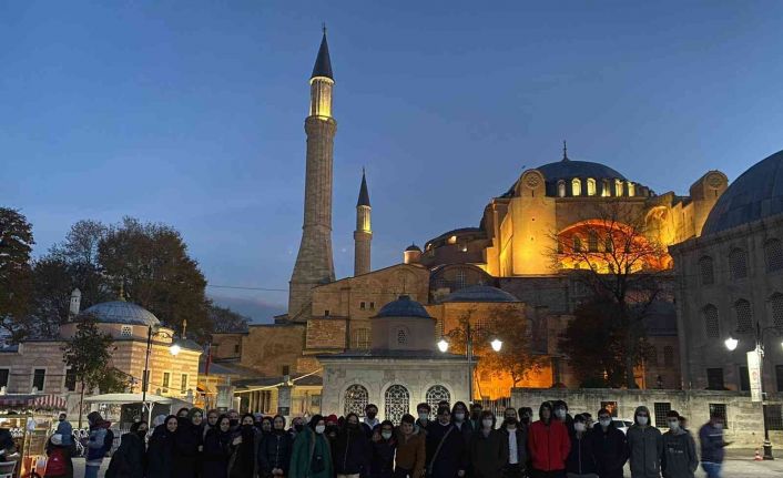 Öğrenciler Ayasofya Camii’ni ziyaret etti