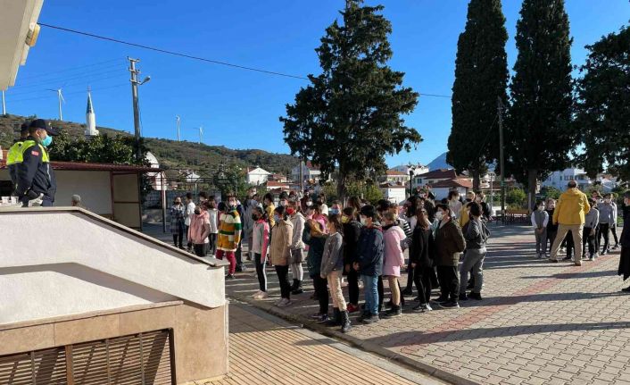 Öğrencilere trafik kuralları anlatıldı