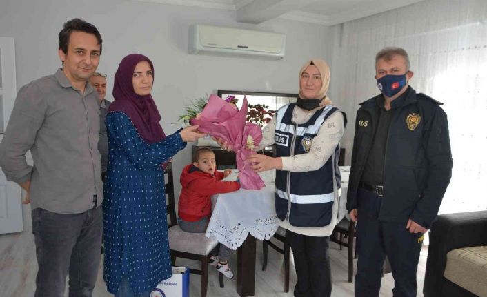 Polis özel öğrencileri yalnız bırakmadı