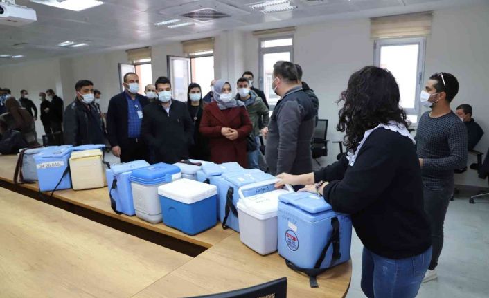 Şanlıurfa’da halk süpürme tekniğiyle aşılanıyor