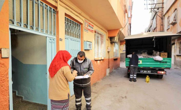 Şehitkamil’den dar gelirli ailelere gıda yardımı desteği