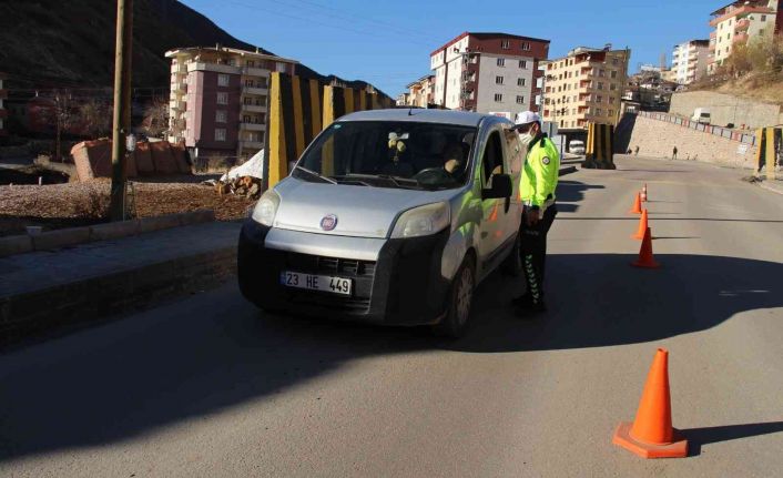 Şemdinli’de kış lastiği denetimi