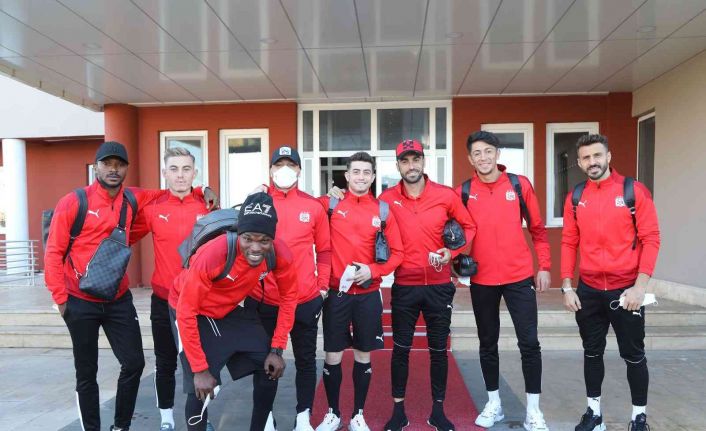 Sivasspor kafilesi Alanya’ya ulaştı