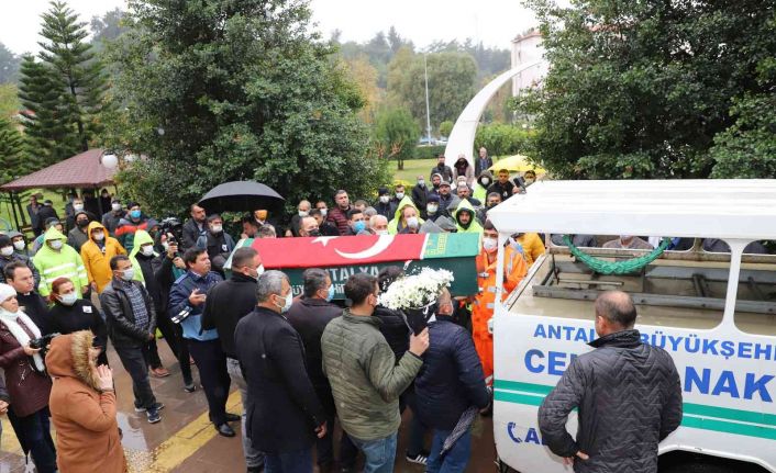 Trafik kazasında hayatını kaybeden belediye işçisi son yolculuğuna uğurlandı