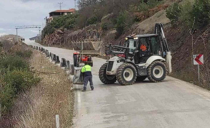 Vali vatandaşın "yola bariyer" talebine duyarsız kalmadı