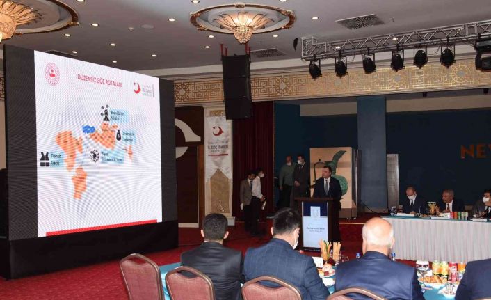 Valiler düzensiz göçle mücadele için toplandı