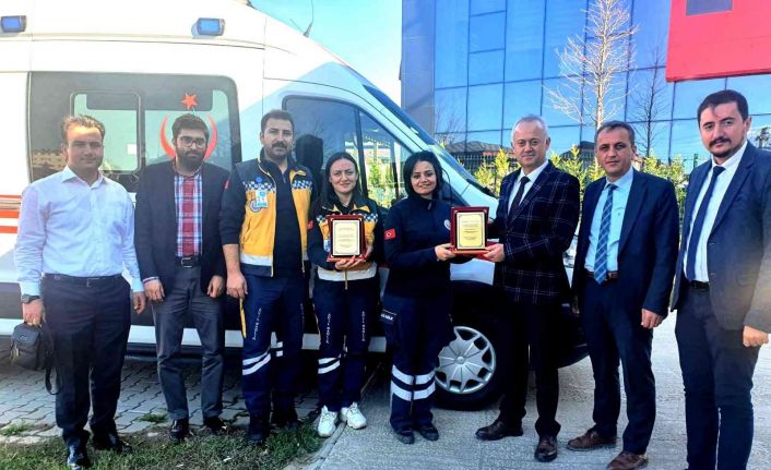 Yılın en iyi istasyonu personeline Sağlık Müdüründen plaket