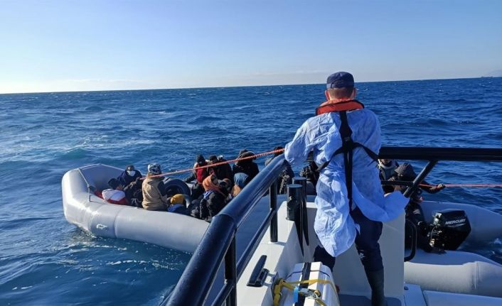 Yunanistan’ın ölüme ittiği 52 göçmen kurtarıldı