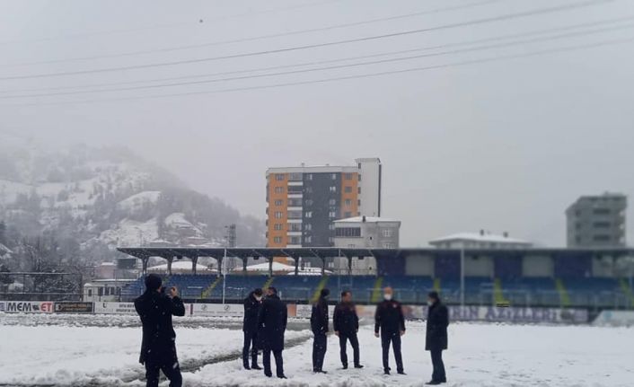 Artvin’de kar yağışı nedeniyle 3. Lig maçı ertelendi