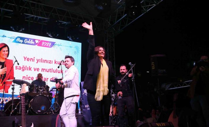 Başkan Çerçioğlu, yeni yıla vatandaşlarla birlikte Kent Meyddanı’nda girdi