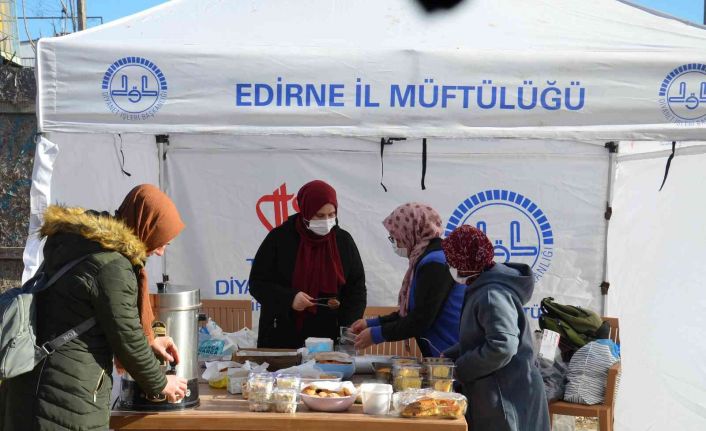 Edirne İl Müftülüğü gençlik çalışmaları kapsamında hayır panayırı düzenledi