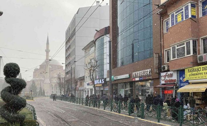 Eskişehir’de kar yağışı başladı