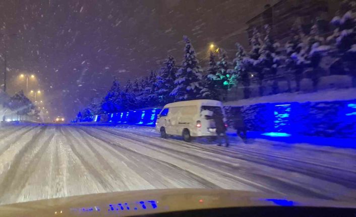 Karabük’te yoğun kar yağışı etkili oluyor