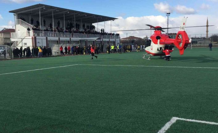 Konya’da maç sırasında helikopter ambulans sahaya indi