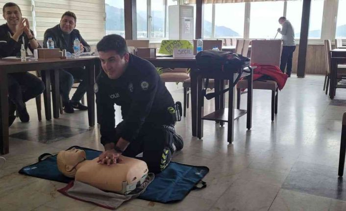 Marmaris trafik polislerine ilk yardım eğitimi verildi