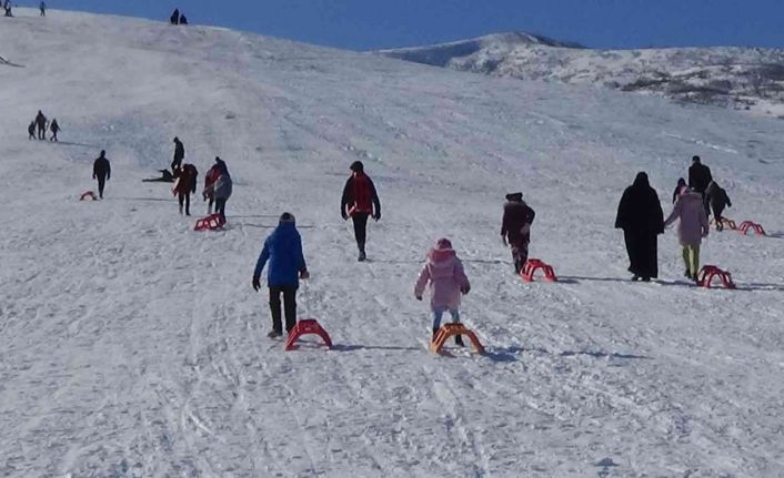 Muş kayak merkezi cıvıl cıvıl