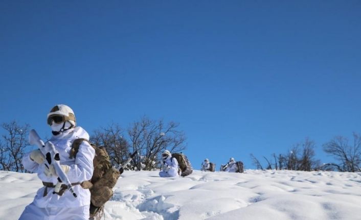 Tunceli’de 5 sığınak imha edildi