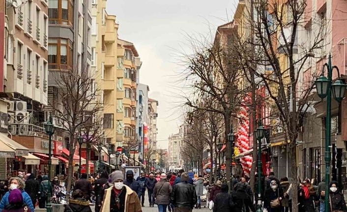 Vatandaşlar soğuk hava ve artan vakalara aldırış etmedi