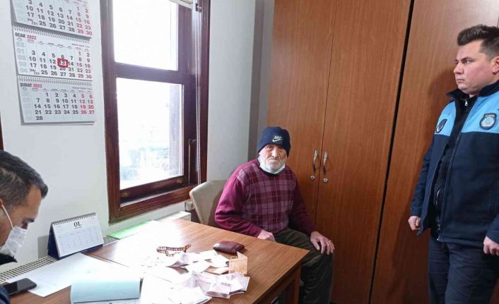 Zabıtanın yakaladığı dilencinin üzerinden 6 bin TL çıktı