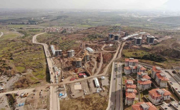 Akgedik’te bloklar yükseliyor