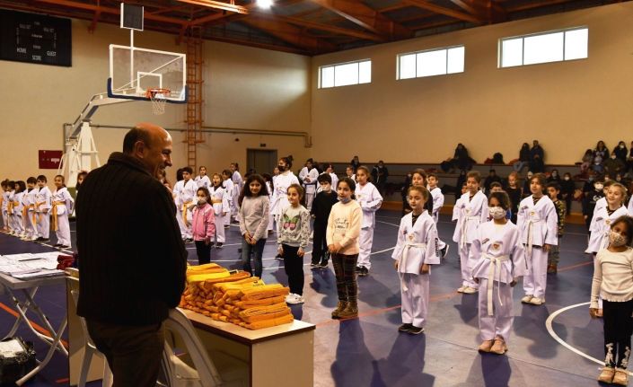 Altınovalı tekvandocular kuşak atladı