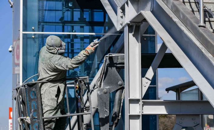 Ankara Büyükşehir 17 yaya üst geçidini bakıma aldı