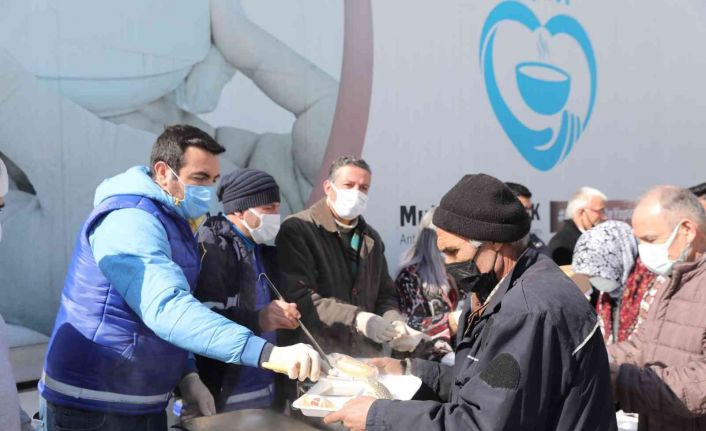 Antalya Büyükşehir Belediyesi Mobil Aşevi Isparta’da