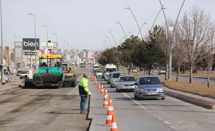 Başkan Büyükkılıç: "Kış şartlarından etkilenen yolları onarıyoruz"