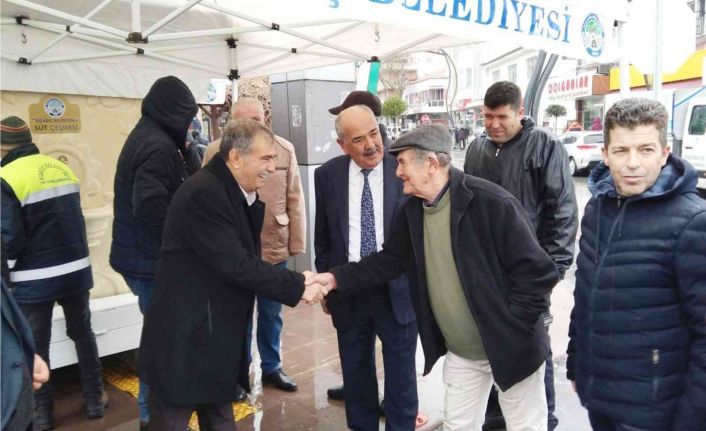 Bigadiç’te ücretsiz süt dağıtıldı