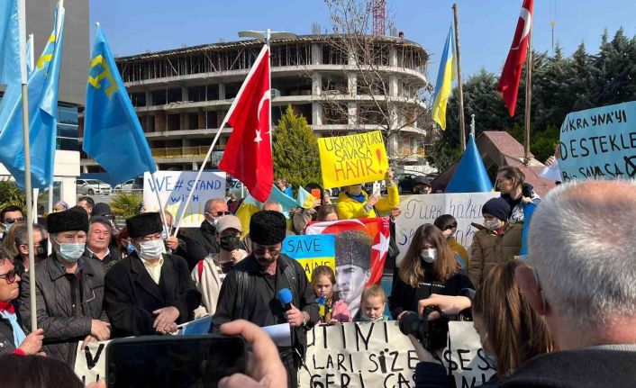 Bursa’da yaşayan Ukraynalı vatandaşlarından ’Rusya’ protestosu