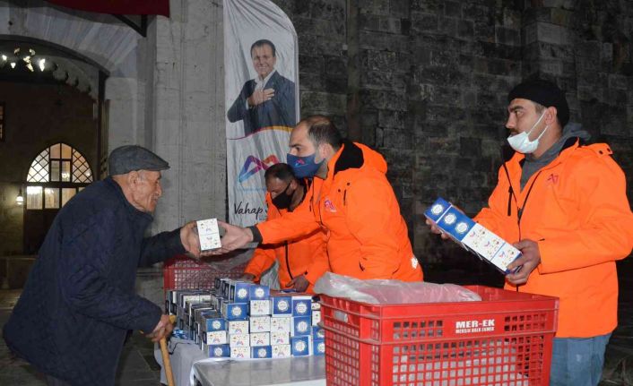 Büyükşehir Belediyesi, Miraç Kandilinde 15 bin adet kandil simidi dağıttı