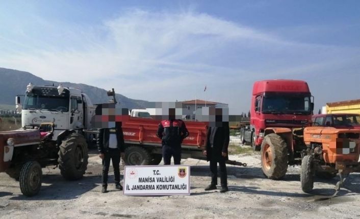 Çalınan traktörler jandarma ekipleri tarafından bulundu