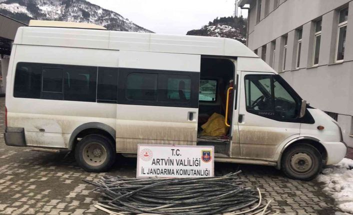 Çalıştıkları iş yerinden kablo çalan iki kişi yakalandı