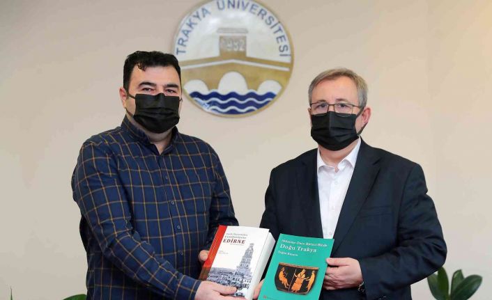 Dr. Öğr. üyesi Karaca’dan kitap takdimi