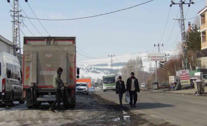 Düzensiz göçmenlerin yolculuğu Kars’ta son buldu