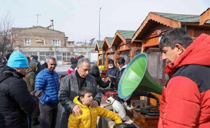 Geçmişle günü aynı anda yaşatan pazar