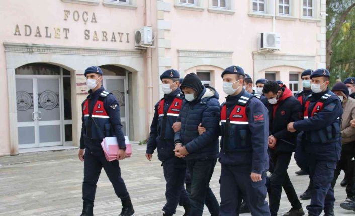 İzmir’de 6 göçmen kaçakçısı tutuklandı