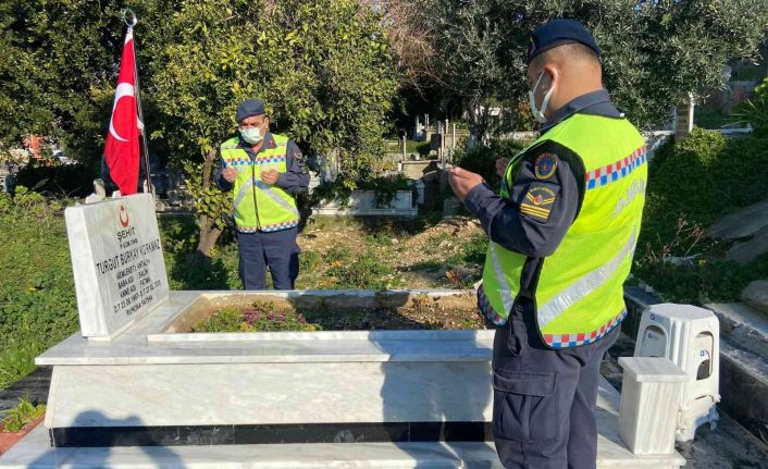 Jandarma, 14 Şubat’ta şehitlikleri ziyaret etti