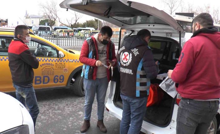 Kadıköy’de emniyet kemeri takmayan taksi şoförleri cezadan kaçamadı