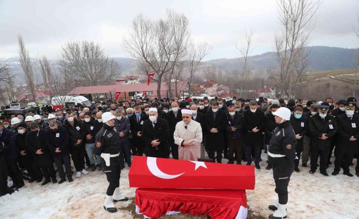 Kalbine yenik düşen polis memuru memleketi Tokat’ta defnedildi