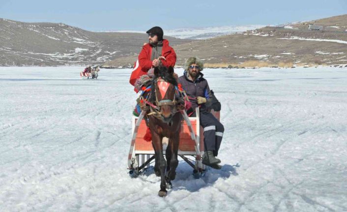 Kars’ta atlı kızaklarla masalsı yolculuk