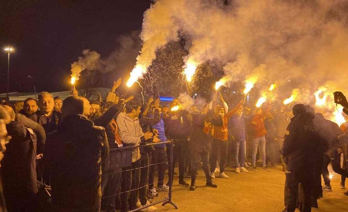 Kayserispor taraftarı takımı bağrına bastı