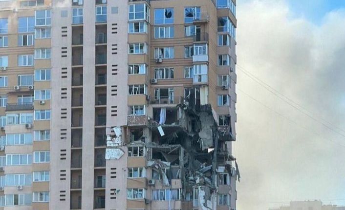 Kiev’de binaya bomba düştü