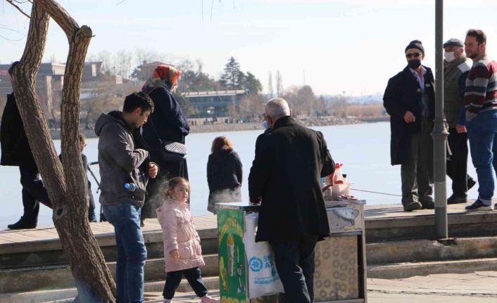 Kış güneşi Başkent’te parkları renklendirdi