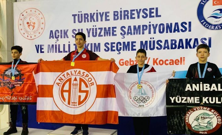 Körfez’in ilk milli yüzücüleri